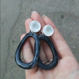 Dark gray oval earrings